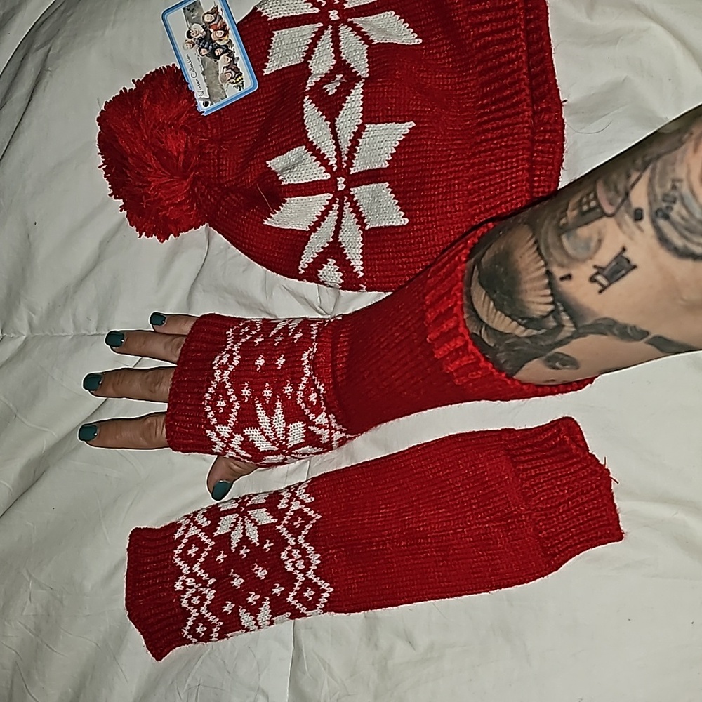 Womens beanie and hand warmer set!! Nwts!! Red and white. Outerwear